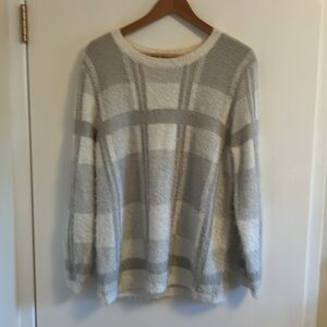 Joseph A. VGUC soft white and light grey eyelash sweater, plaid